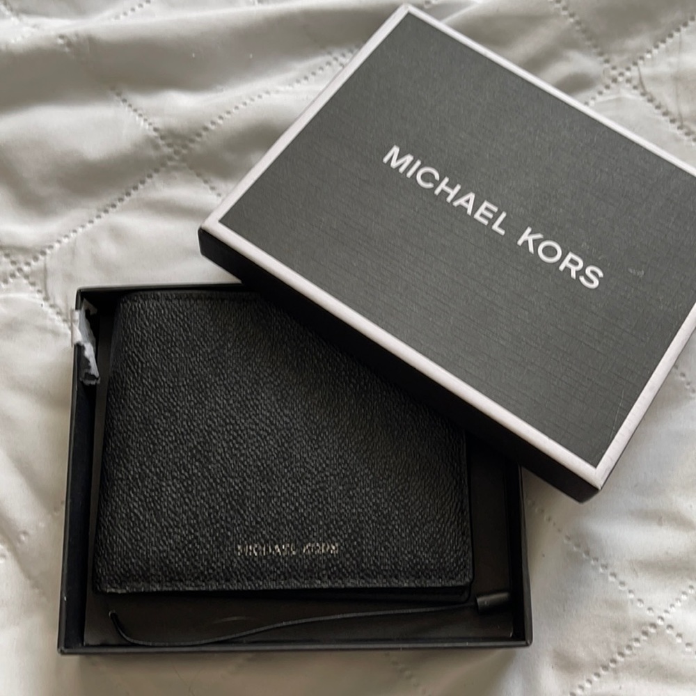MK Men’s wallet